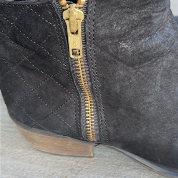 SOLD Steve Madden Booties Ankle Boots - Picture 5 of 7